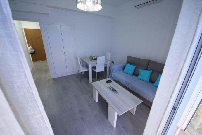 Paseo Maritimo Los Boliches. فوينخيرولا المظهر الخارجي الصورة
