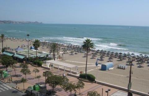 Paseo Maritimo Los Boliches. فوينخيرولا المظهر الخارجي الصورة